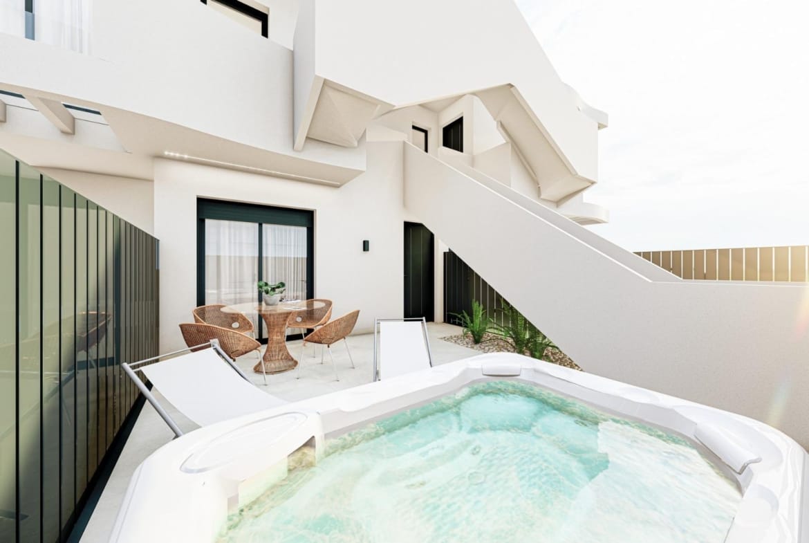 Terrace render showing a hot tub beside the ground-floor apartment in San Pedro del Pinatar, Murcia