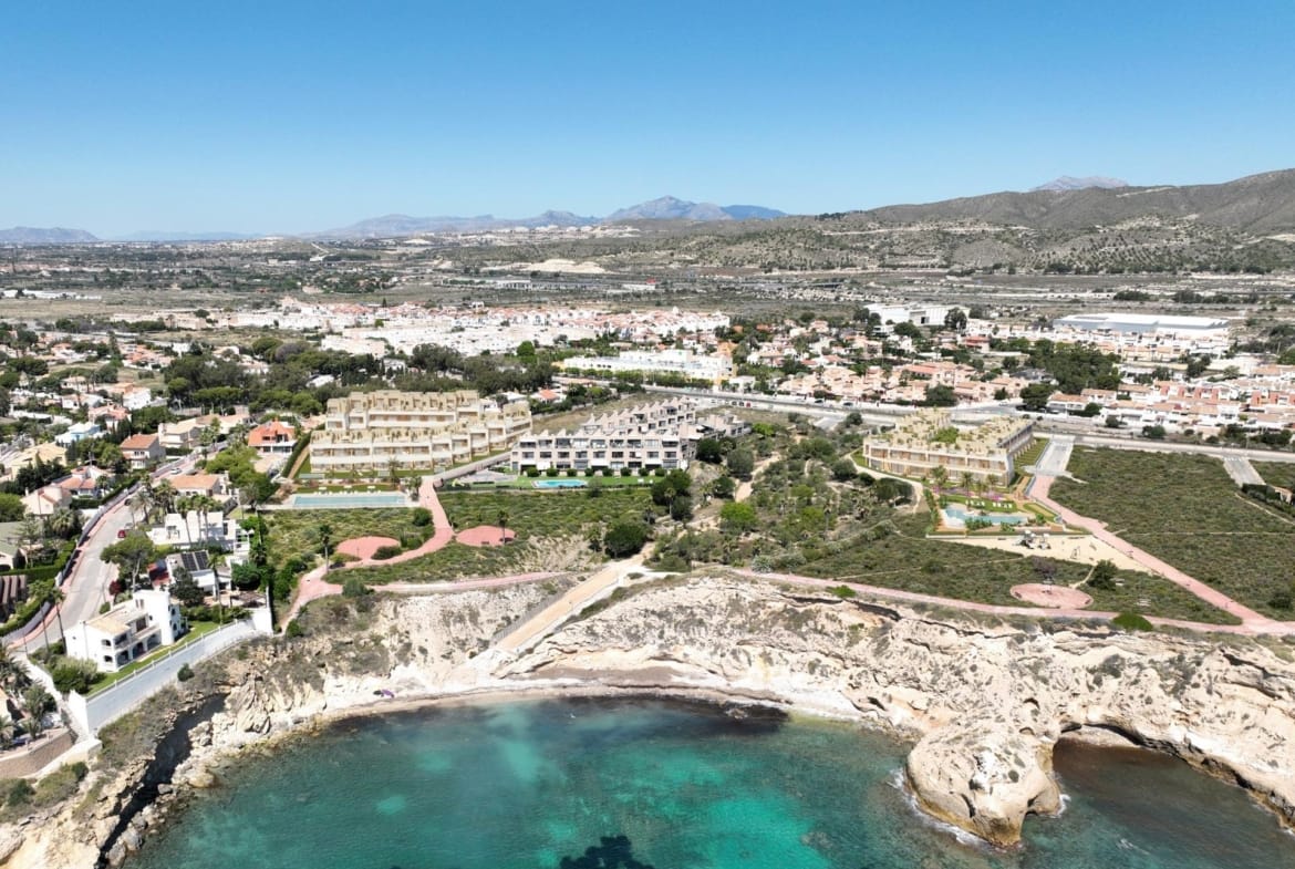 Aerial photograph of the coastline and development site in Playa del Amerador, El Campello, Alicante