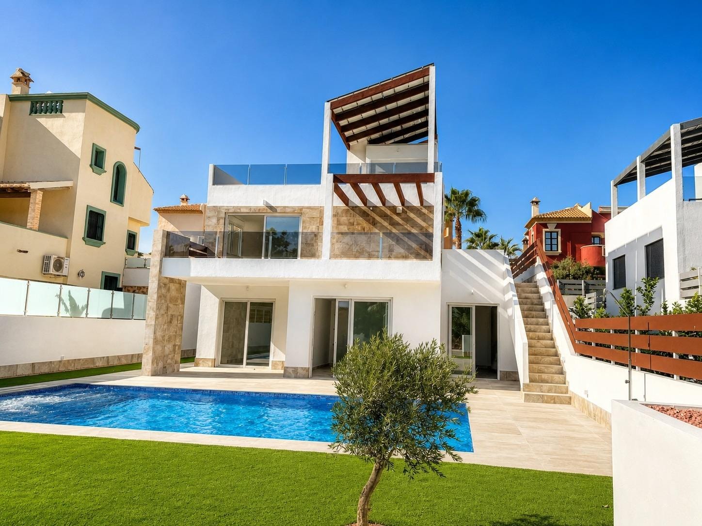 Golfside Key Ready 4 Bedroom Villa with Private Pool and Solarium in La Marquesa, Ciudad Quesada, Alicante