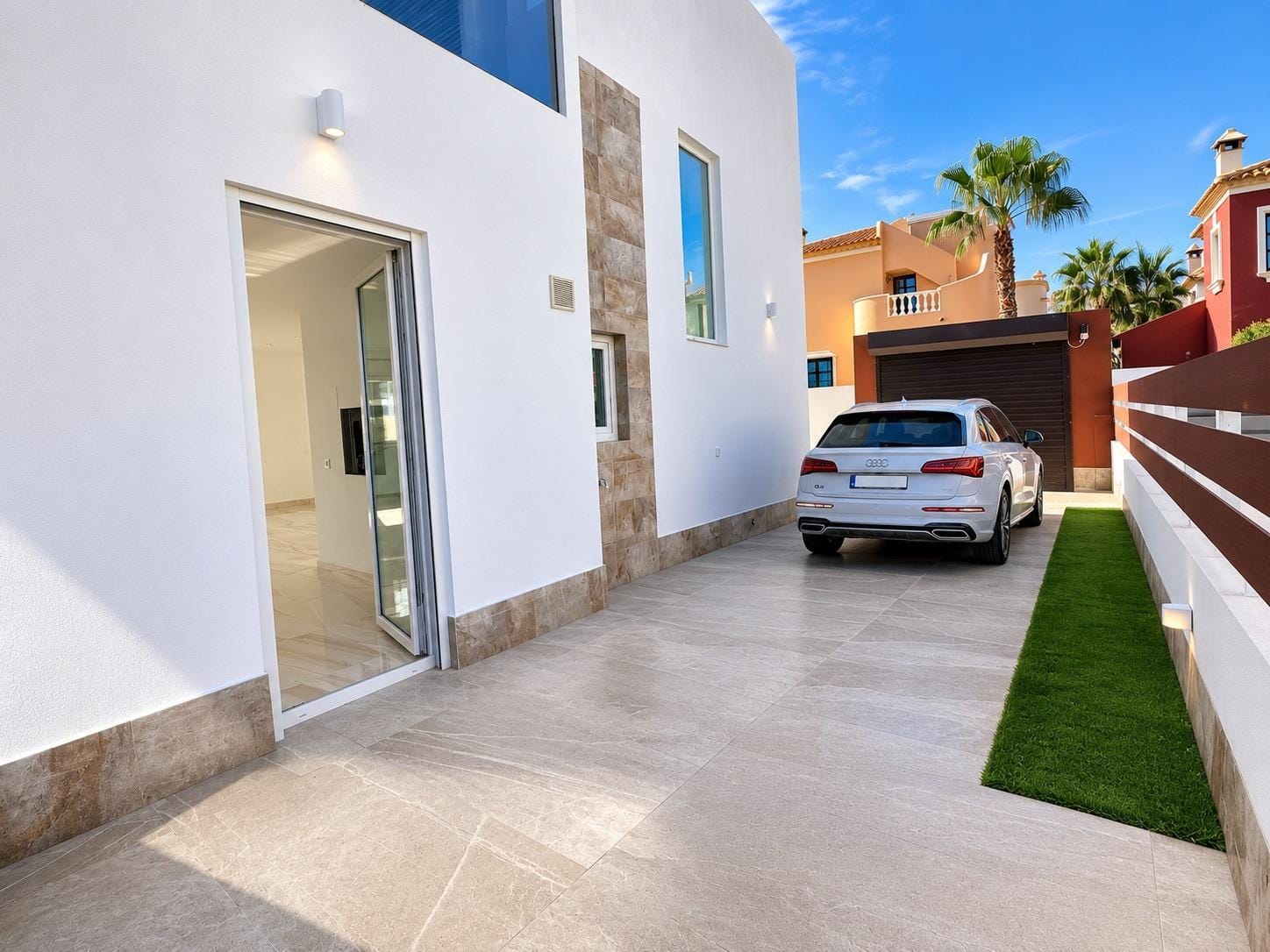 Golfside Key Ready 4 Bedroom Villa with Private Pool and Solarium in La Marquesa, Ciudad Quesada, Alicante