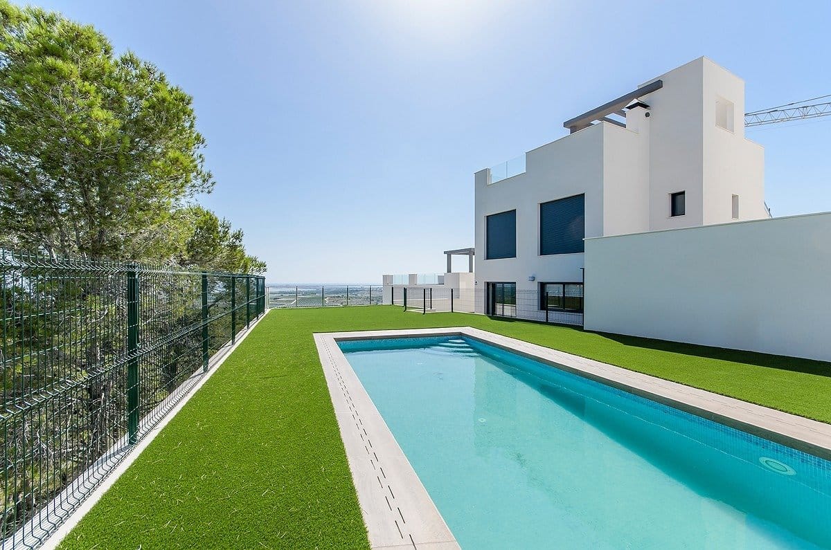 Inviting 3 Bedroom Ground Floor Apartment with Private Pool in San Miguel de Salinas, Alicante