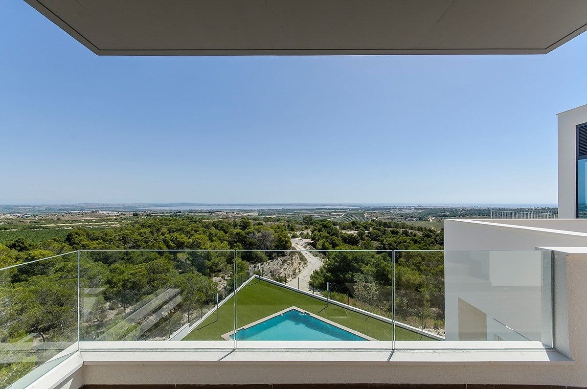 Inviting 3 Bedroom Ground Floor Apartment with Private Pool in San Miguel de Salinas, Alicante