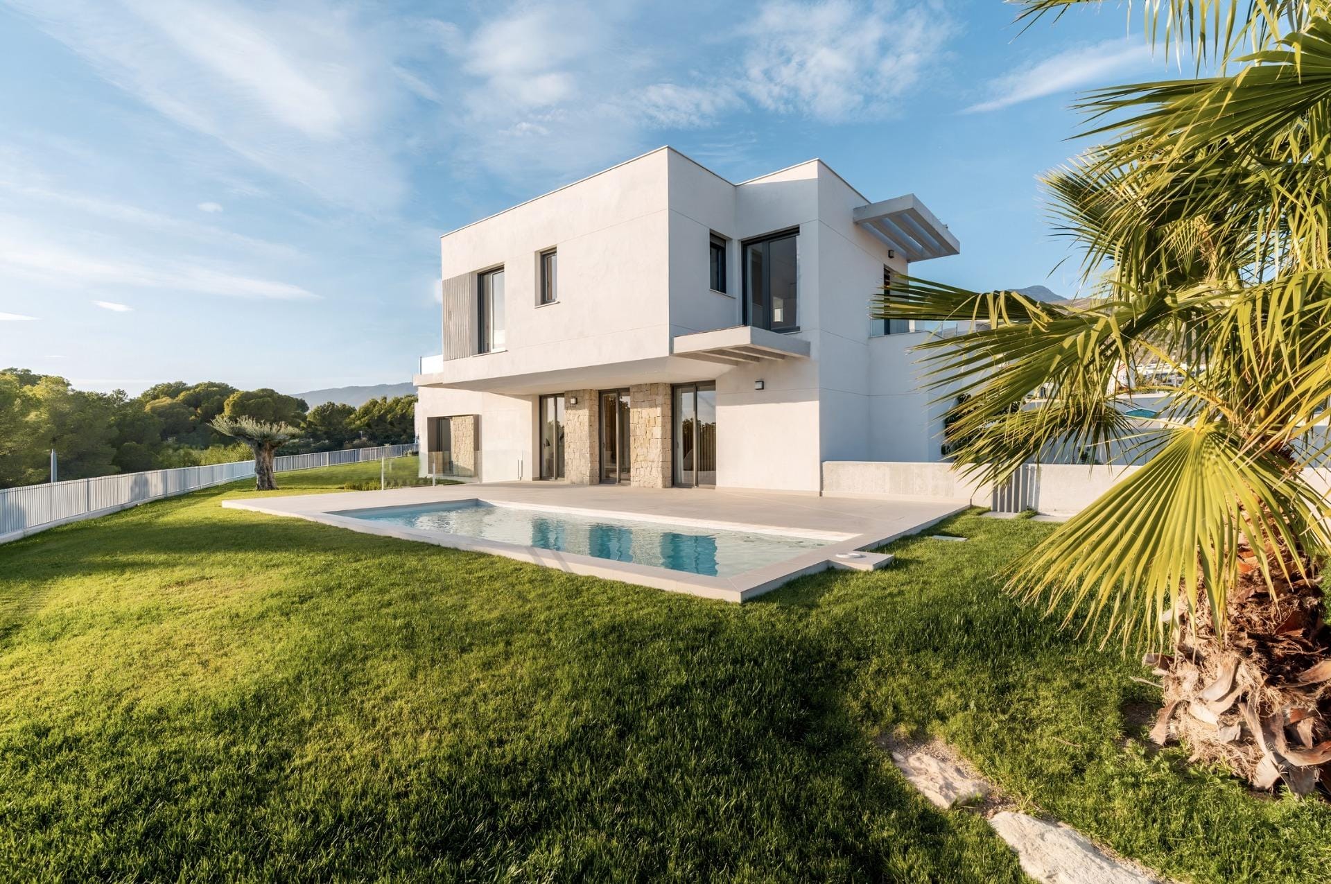 Villa and private pool beside a lawn in Sierra Cortina, Finestrat, Alicante