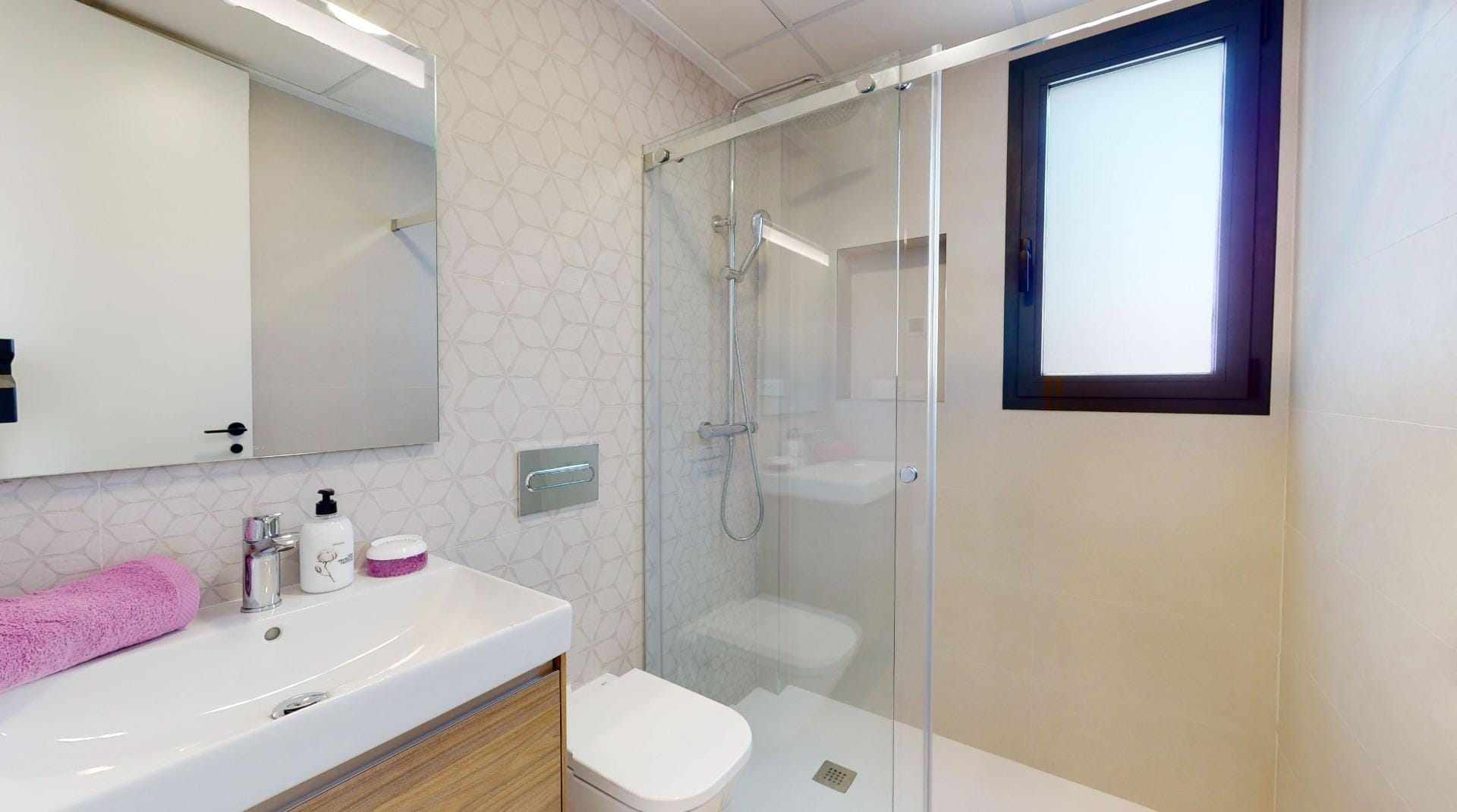 Example bathroom with a walk-in shower in La Marina, San Fulgencio, Alicante