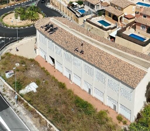 Aerial photograph of the existing building and its tiled roof in El Muscaret, Relleu, Alicante