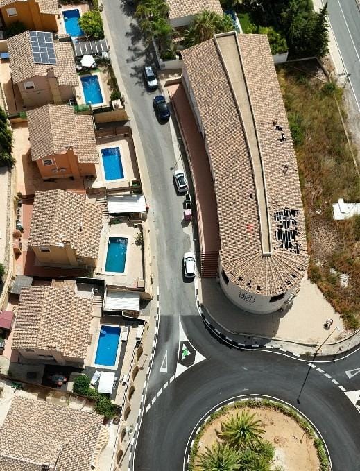 Overhead photograph of the building and neighbouring private homes in El Muscaret, Relleu, Alicante