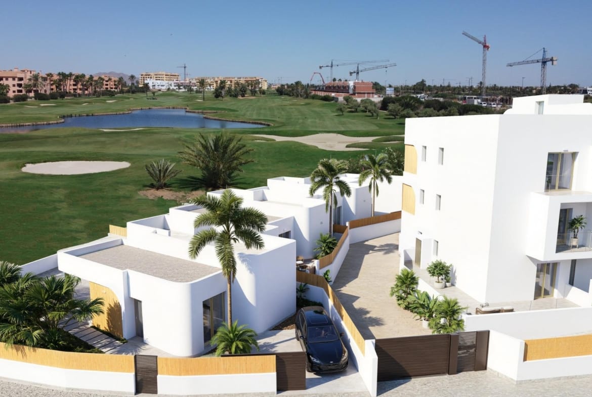 Development entrance beside the golf course in Serena Golf, Los Alcázares, Murcia
