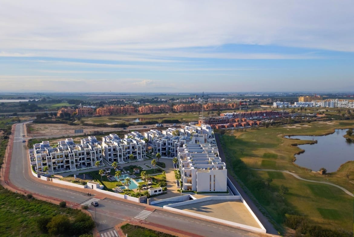 Aerial visualisation of the development beside the golf course and coast in Serena Golf, Los Alcazares, Murcia