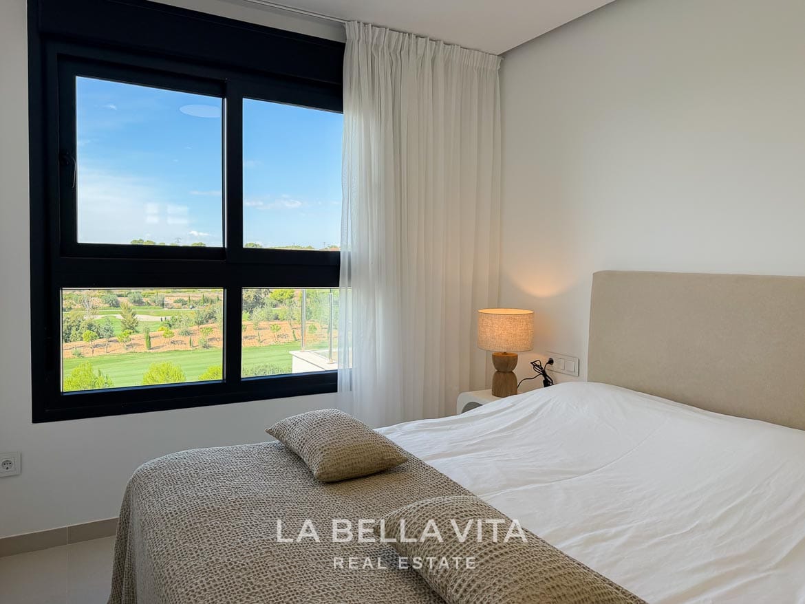 Modern Resale Apartment fot sale in Lo Romero Golf, Pilar de la Horadada, Alicante-25 Main bedroom with a double bed and direct views of the Lo Romero Golf fairway