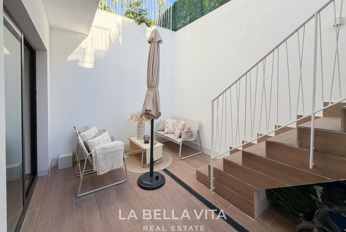 Basement patio seating beside the glazed doors and exterior stairs in Finestrat, Alicante.