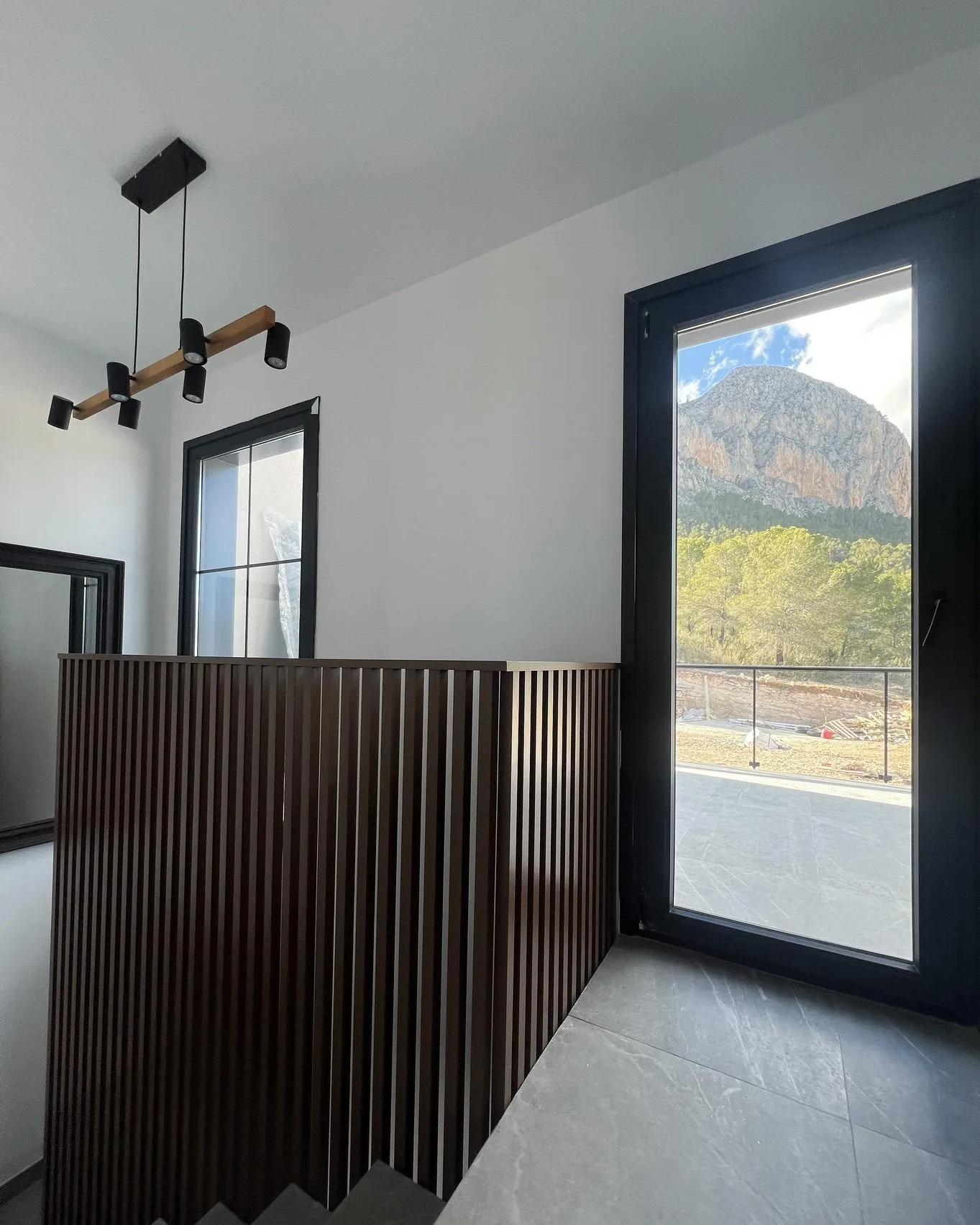 NEW-BUILD-SEMI-DETACHED-VILLAS-IN-POLOP-14 Ruhig gelegene Neubau-Doppelhaushälfte mit 3 Schlafzimmern, Pool und Dachterrasse in Polop, Alicante