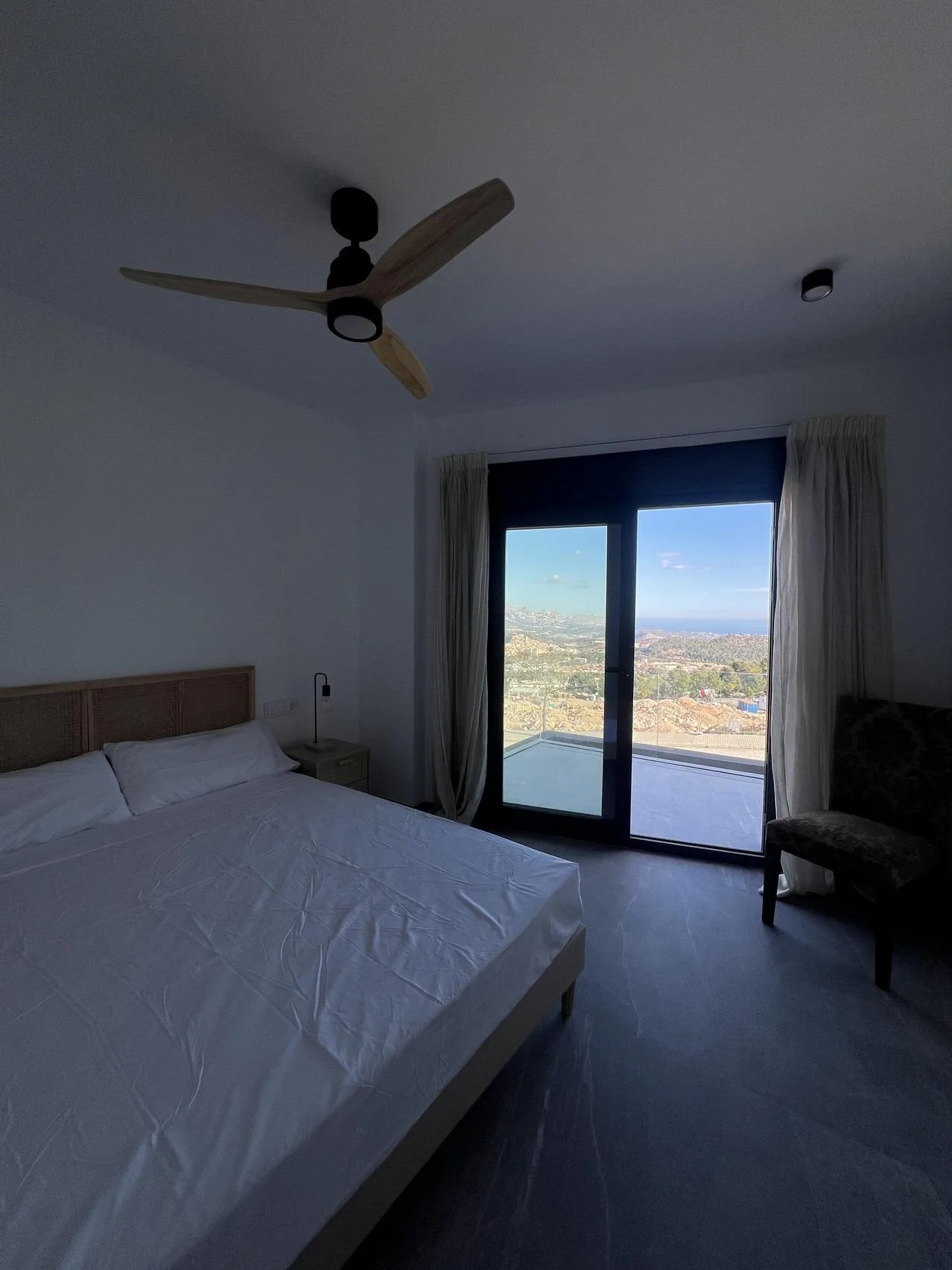 NEW-BUILD-SEMI-DETACHED-VILLAS-IN-POLOP-18 Ruhig gelegene Neubau-Doppelhaushälfte mit 3 Schlafzimmern, Pool und Dachterrasse in Polop, Alicante