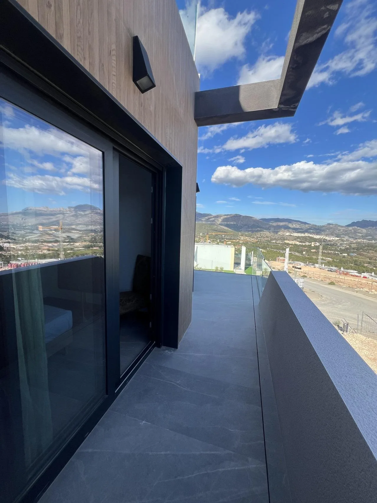 NEW-BUILD-SEMI-DETACHED-VILLAS-IN-POLOP-21 Ruhig gelegene Neubau-Doppelhaushälfte mit 3 Schlafzimmern, Pool und Dachterrasse in Polop, Alicante