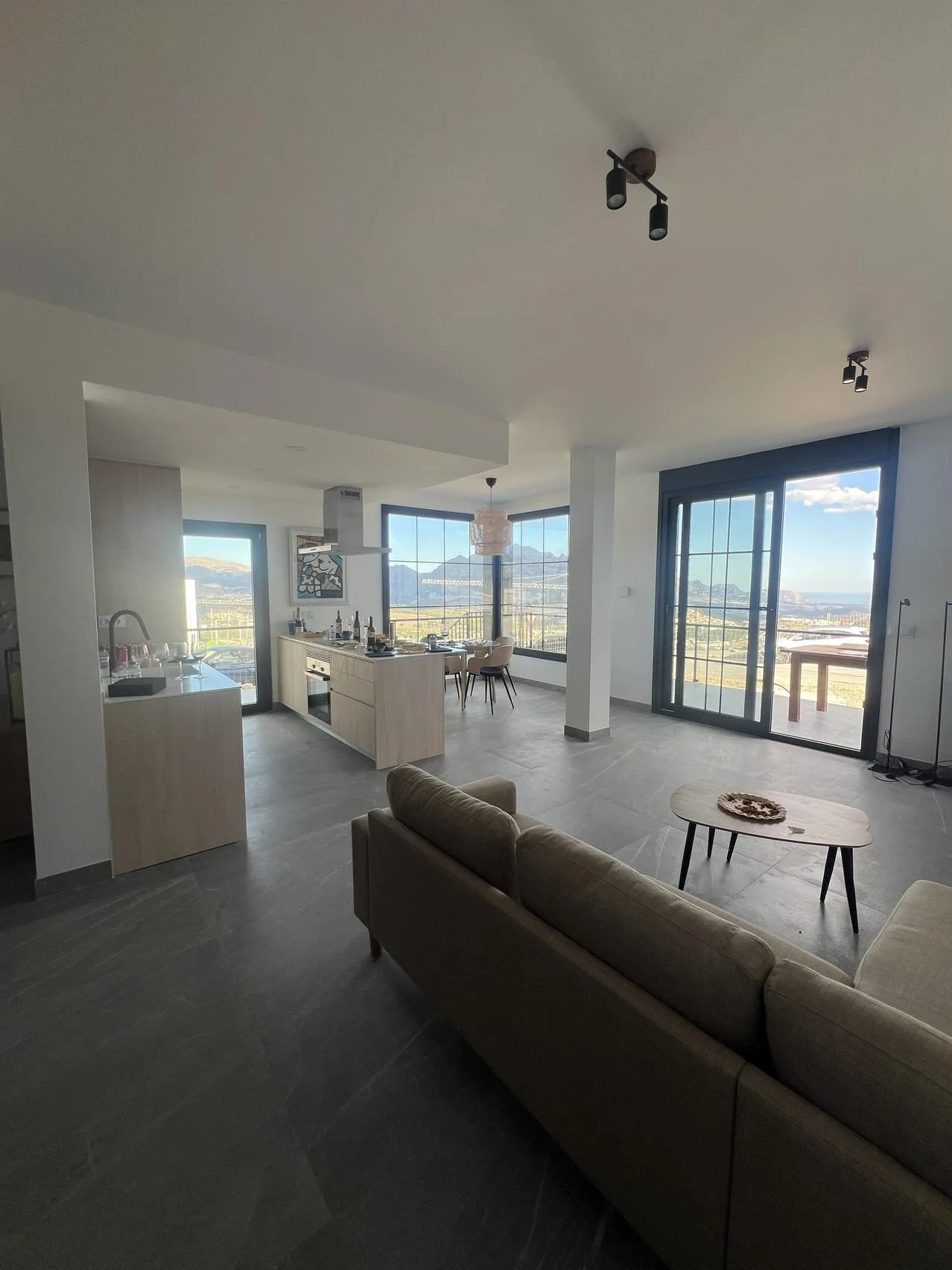 NEW-BUILD-SEMI-DETACHED-VILLAS-IN-POLOP-31 Ruhig gelegene Neubau-Doppelhaushälfte mit 3 Schlafzimmern, Pool und Dachterrasse in Polop, Alicante