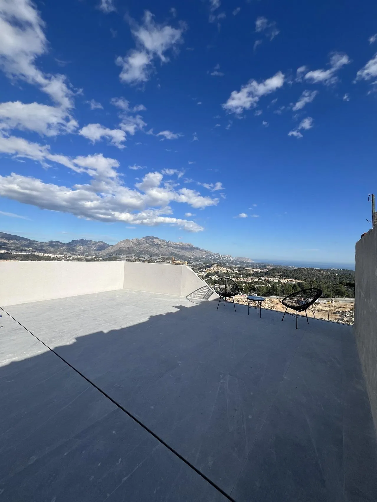 NEW-BUILD-SEMI-DETACHED-VILLAS-IN-POLOP-4 Rooftop terrace at a show home with open views across Polop, Alicante