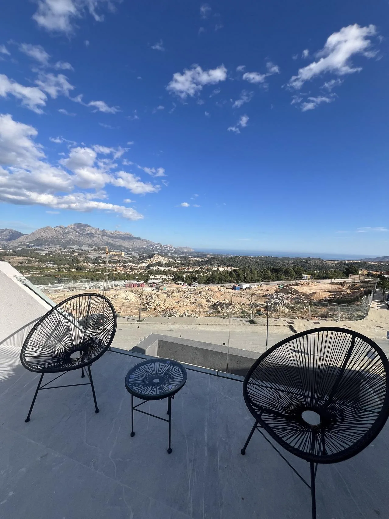 NEW-BUILD-SEMI-DETACHED-VILLAS-IN-POLOP-5 Ruhig gelegene Neubau-Doppelhaushälfte mit 3 Schlafzimmern, Pool und Dachterrasse in Polop, Alicante
