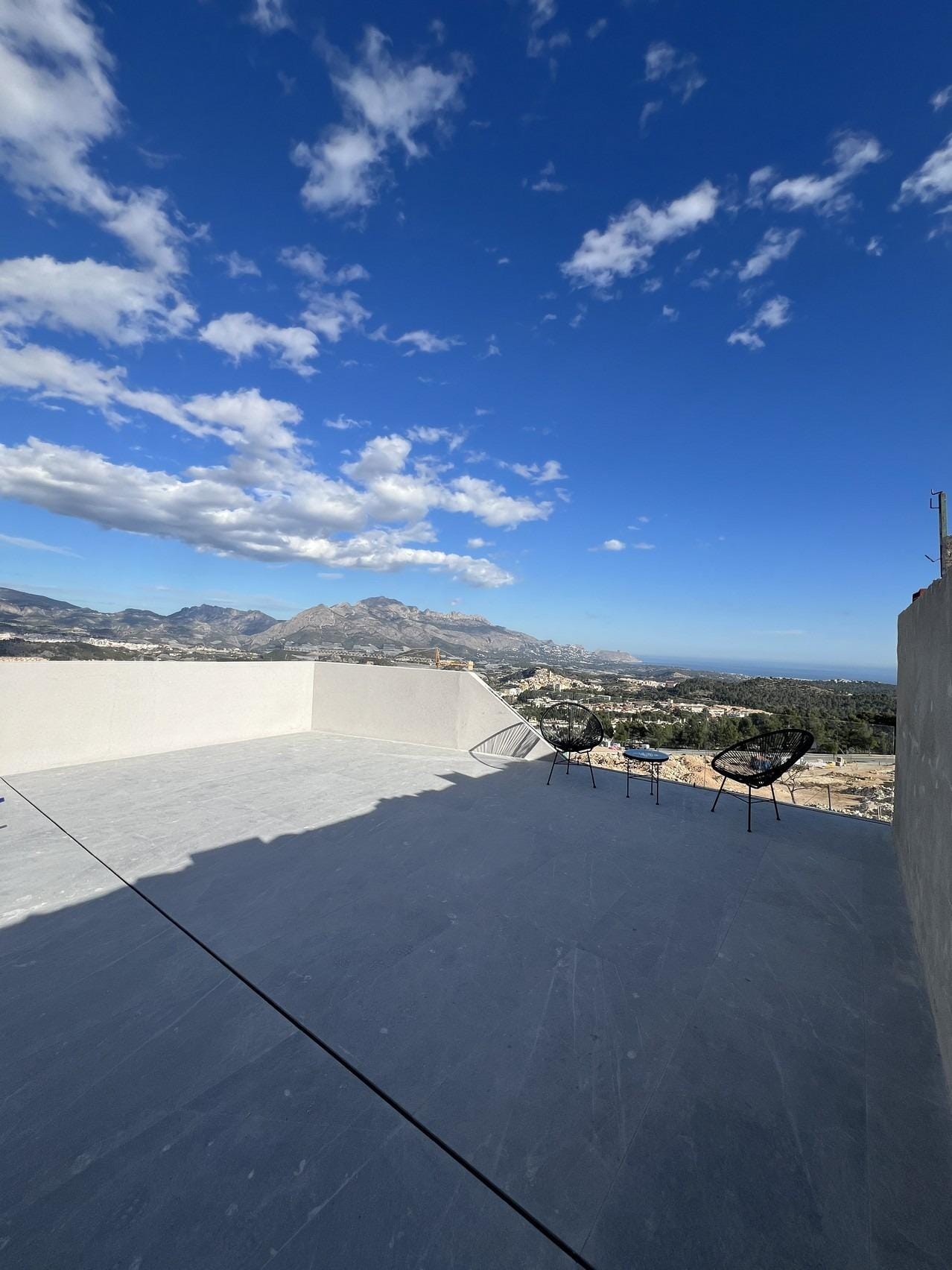 NEW-BUILD-TOWNHOUSES-IN-POLOP-3 Rooftop terrace at a show home with open views across Polop, Alicante