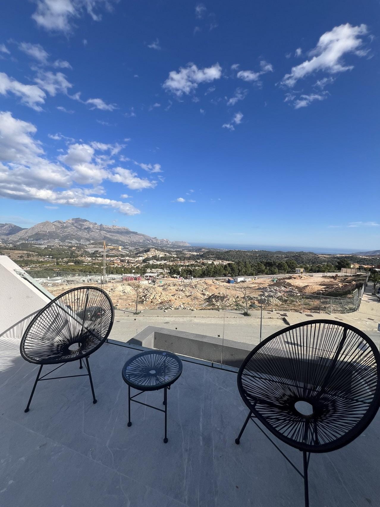 NEW-BUILD-TOWNHOUSES-IN-POLOP-4 Outdoor seating on a show home terrace overlooking the landscape in Polop, Alicante
