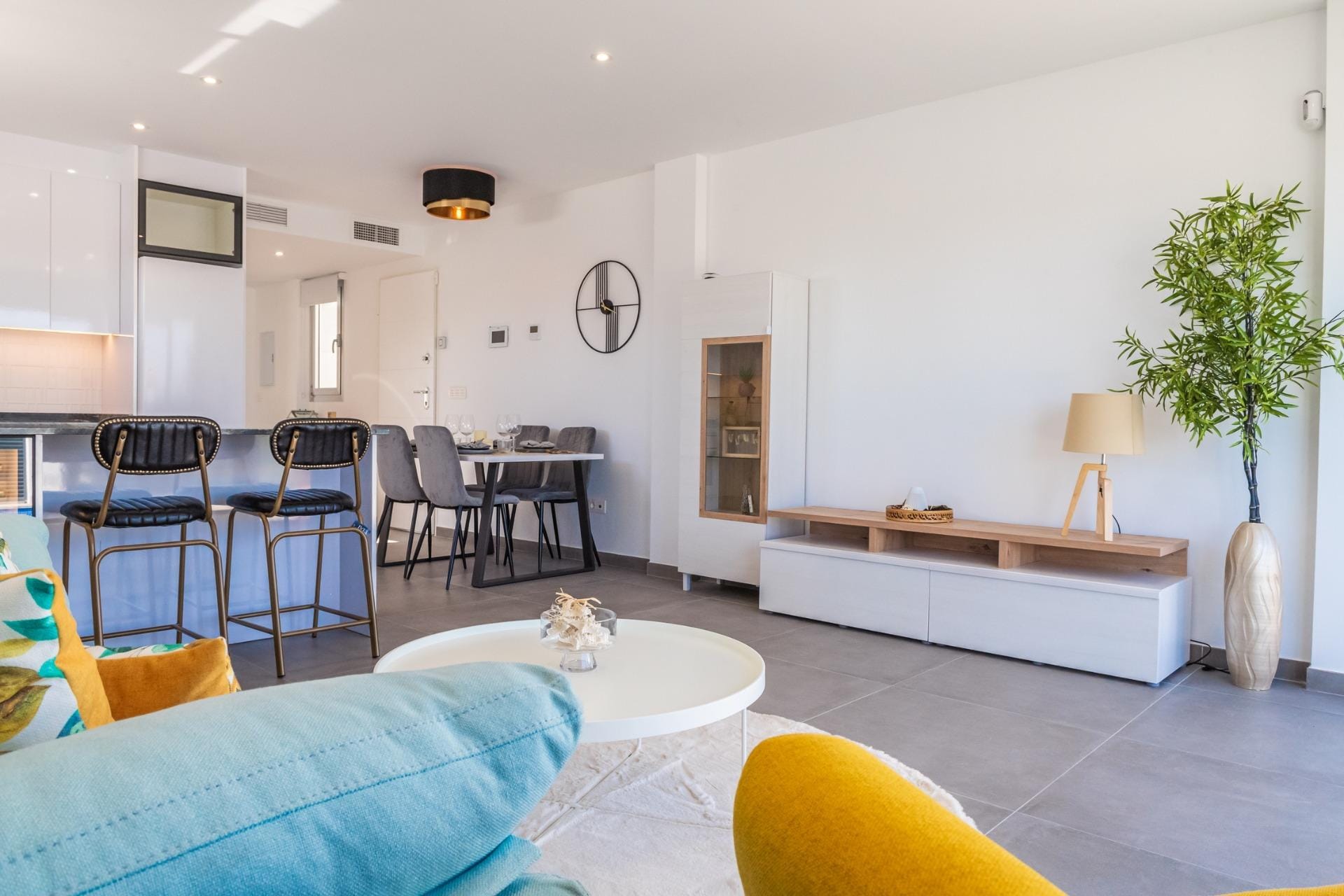 Living and dining area beside the open-plan kitchen in Torre del Rame, Los Alcázares, Murcia