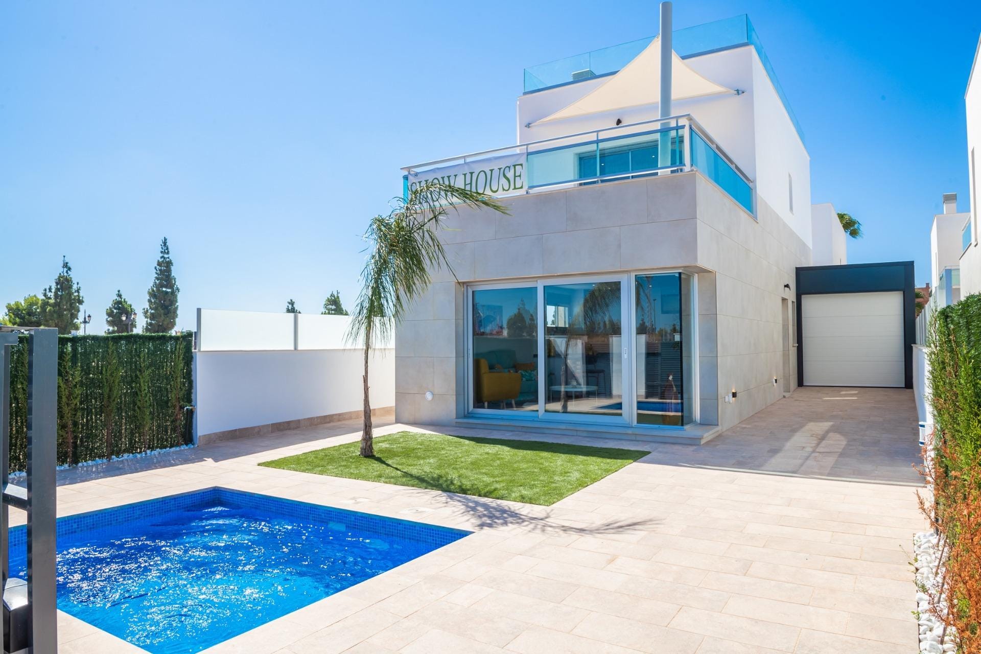 Show villa with a private pool, garden and garage in Torre del Rame, Los Alcázares, Murcia