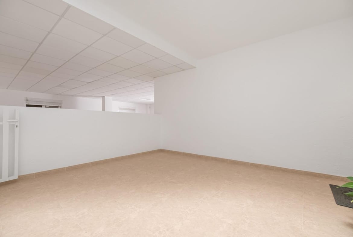 Covered terrace beneath a white ceiling in Lomas de Cabo Roig, Alicante