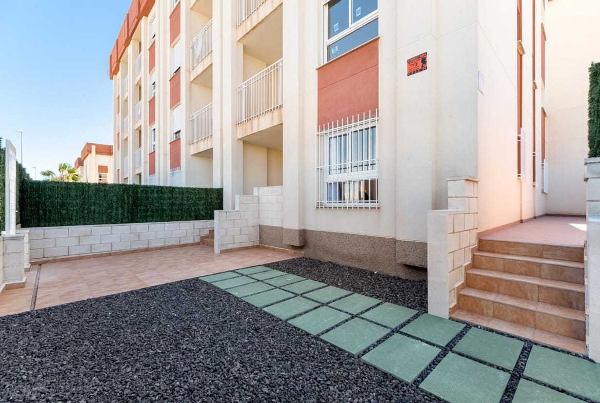 Patio beside a ground-floor apartment in Lomas de Cabo Roig, Alicante
