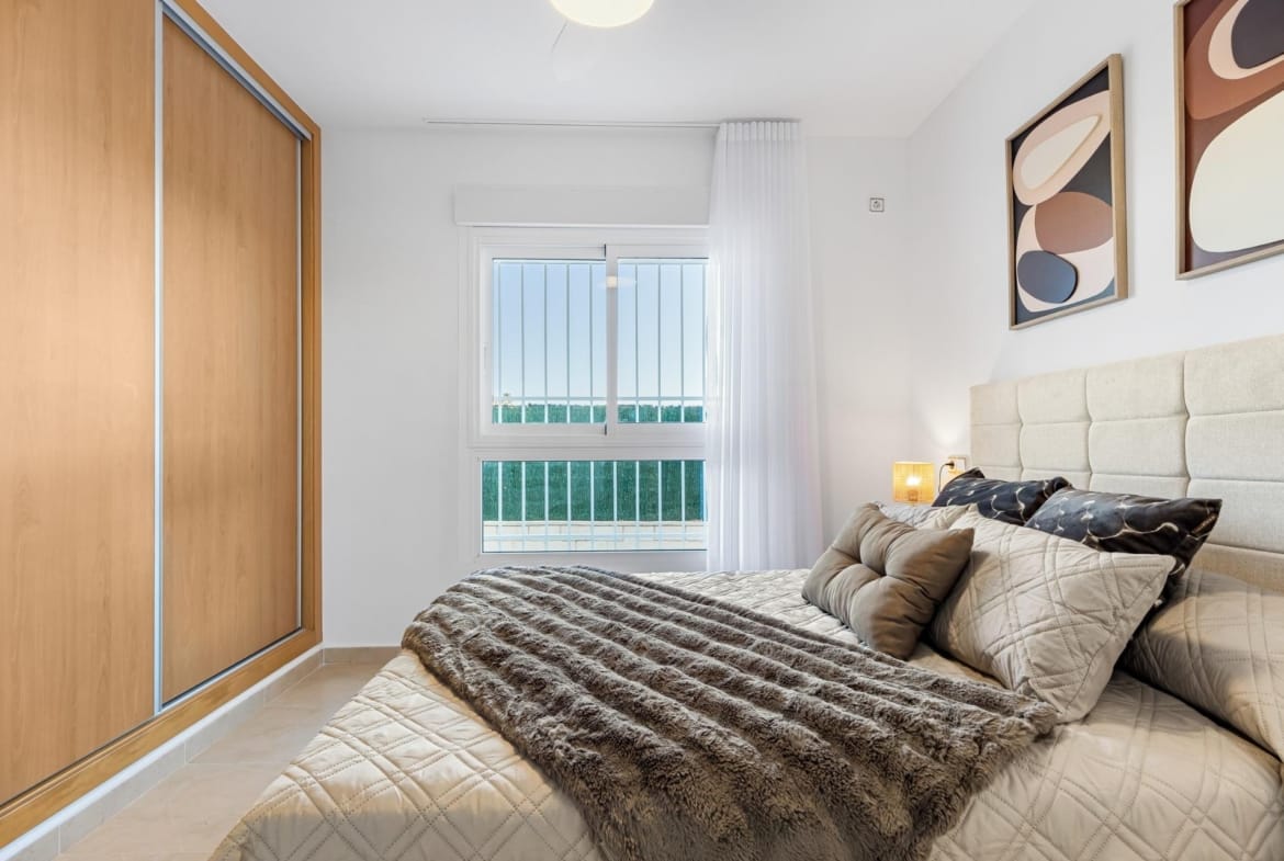 Double bedroom with fitted wardrobe and window in Lomas de Cabo Roig, Alicante
