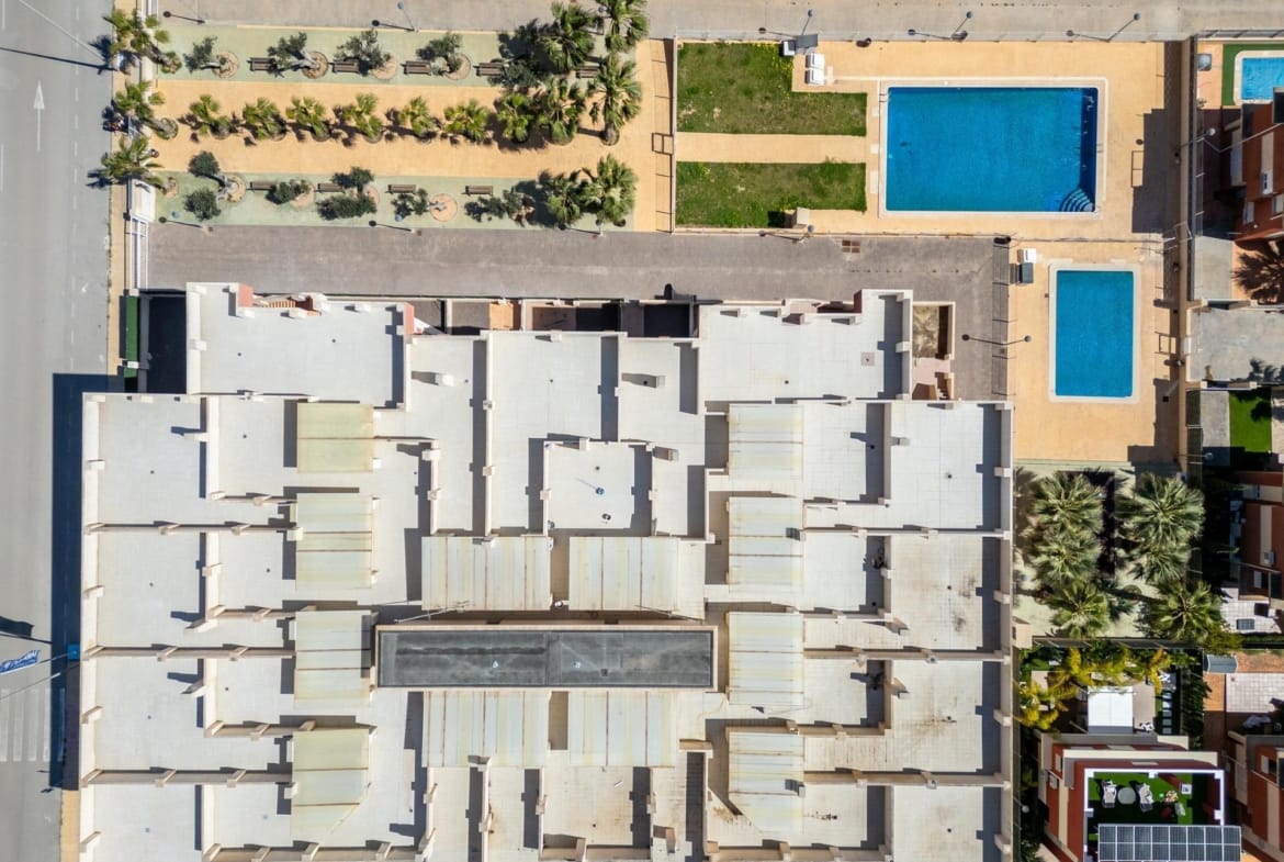 Overhead view of the communal pool and gardens in Lomas de Cabo Roig, Alicante