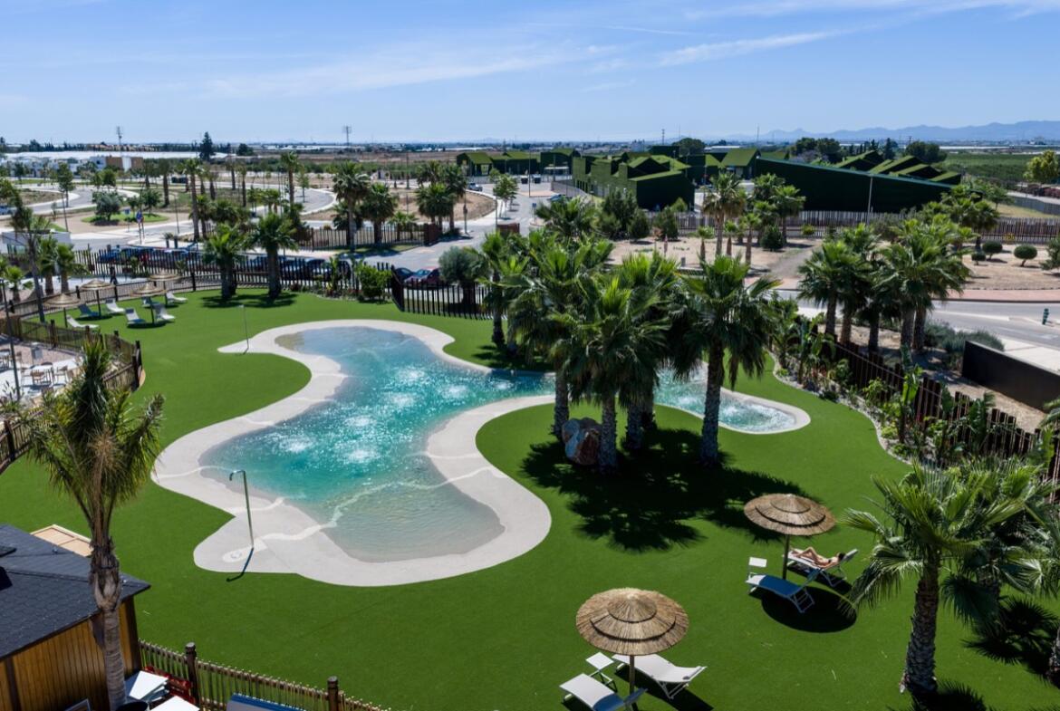 La Palapa beach-style pool and gardens at El Alba Mediterranean Resort in Roldán, Torre Pacheco